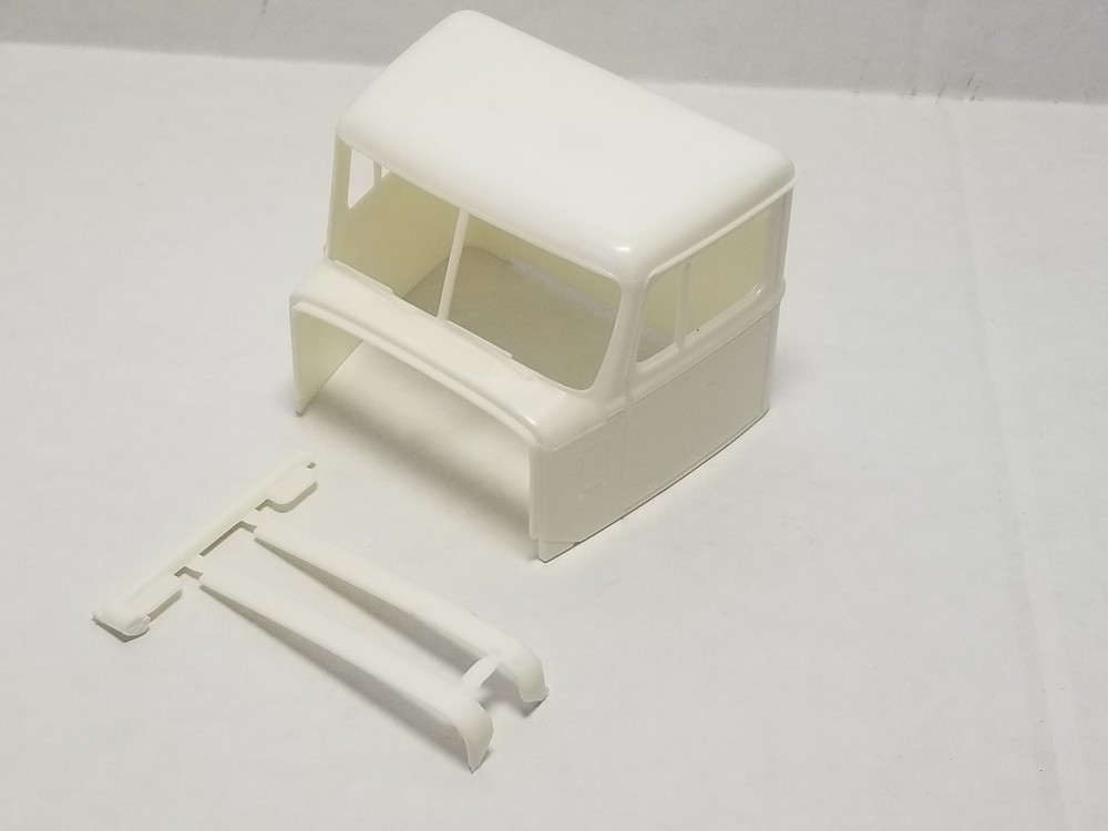 Diamond REO Truck Tractor CAB for 1:25 AMT Model Kit