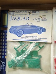 GLENCOE VINTAGE MINIKITS JAGUAR XK120 AND FERRARI IN 1/72ND SCALE (NEW IN BAG)