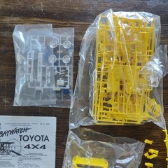 Lindberg Baywatch Lifeguard Truck 1:20 Yellow Model Kit Skill Level 2