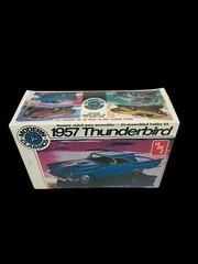 AMT 1957 Ford Thunderbird Modern Classic 1:25 Scale Model Kit T392 NOS Sealed
