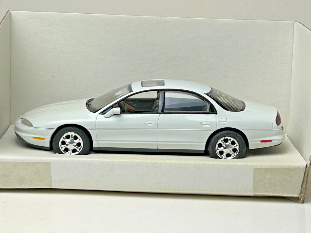 Brookfield 1:24 Scale 1997 Oldsmobile Aurora Promo Car with Box, White
