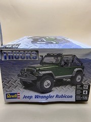 Revell 85-4501 Jeep Wrangler Rubicon 1:25 Scale Plastic Model Kit Level 4 New