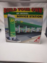 1995 BP Model – Build Your Own Service Station. Gas Pumps, Car Wash, Shops NEW!