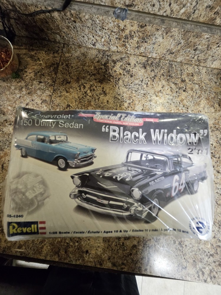 Revell 1957 Chevrolet 150 Utility Sedan Black Widow 1:25 Model Kit