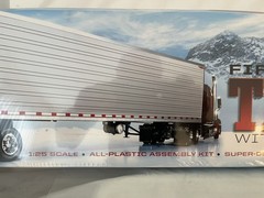 MOEBIUS MODELS 53 foot trailer W/REEFER OPT 1/25 scale (NEW IN BOX) Model Kit