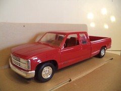 AMT/Ertl 1993 Chevrolet C-1500 Extended Cab,  Victory Red NEW IN BOX
